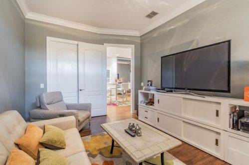 1827 Crooked Oak Ln, Lutz FL  33559-7407 exterior