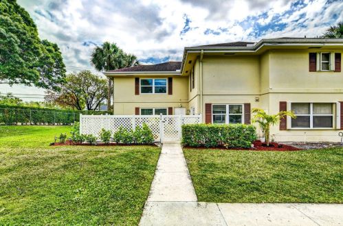 47 Essex Ct, West Palm Beach, FL 33411-7948