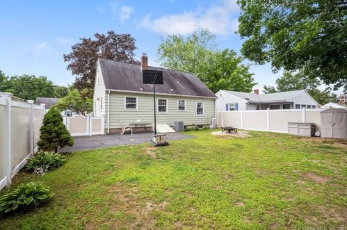 5 Lincoln St, North Haven CT  06473-1807 exterior