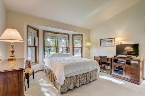 5361 Cambridge Ln, Milwaukee WI 53221-3200 exterior