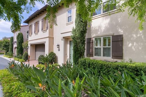121 Blaze, Irvine CA  92618-1507 exterior