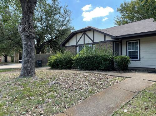 304 Denton Dr, Euless TX  76039-3901 exterior