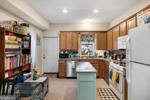 1 Atlantic Ave, Camden NJ  08106-1469 exterior