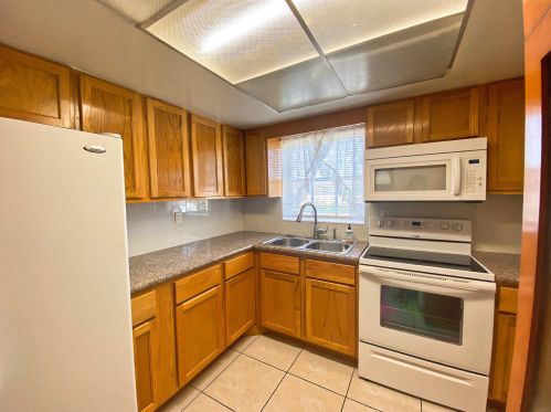 2760 Dudley Dr, West Palm Beach, FL 33415-8098