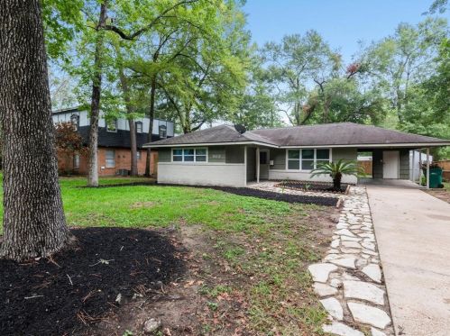 903 Thomas Ave, Conroe, TX 77301-1758