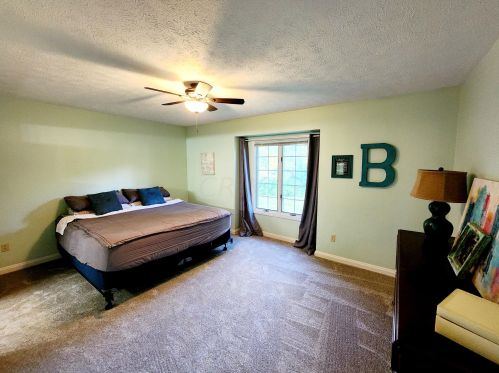 5985 Creek Rd, Washington Ch OH  43160-9726 exterior