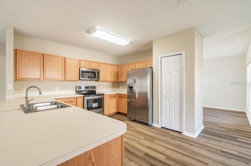 200 Albany Dr, Kissimmee FL 34758-2204 exterior