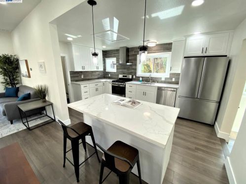 836 47th St, Oakland CA  94608-3202 exterior