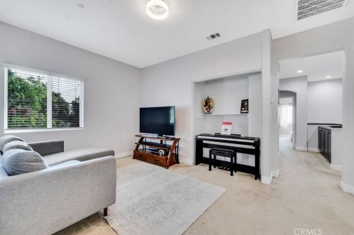 2726 Night Jasmine Dr, Simi Valley CA  93065-1545 exterior