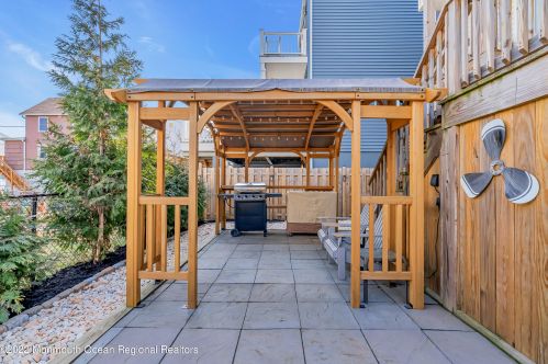 25 Miller St, Monmouth Hills NJ  07732-1751 exterior