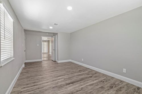 3239 Alaska Ave, Dallas TX  75216-5127 exterior