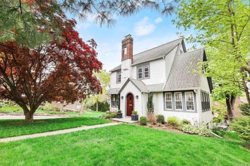 20 Hazelton Dr, White Plains NY  10605-3818 exterior