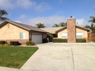 12804 Hawaii Ln, Bakersfield, CA 93312-8276