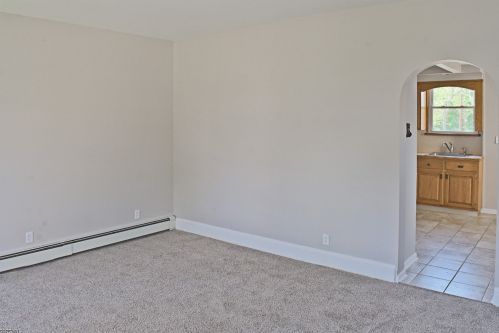 18 Woodside Ave, West Paterson, NJ 07424-1316