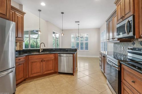 16200 Parque Ln, Naples FL  34110-2826 exterior