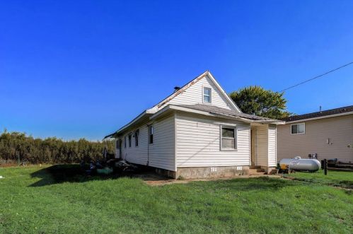 8240 Iverson Rd, Waterford, WI 53185-1360