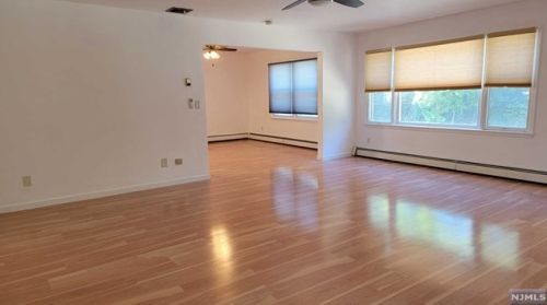 328 6th St, Palisades Park NJ  07650-2223 exterior