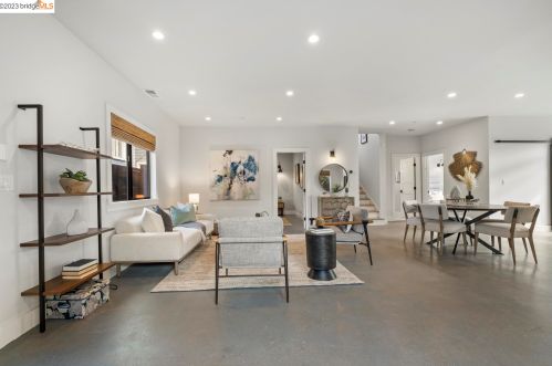 1077 57th St, Oakland CA  94608-2744 exterior