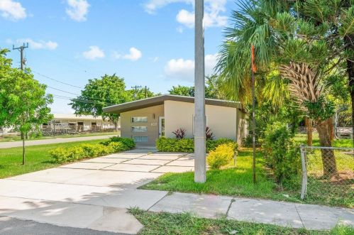 408 4th St, Delray Beach, FL 33444-2404