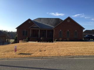 916 Covemont Dr, Fayetteville, TN 37334-2266