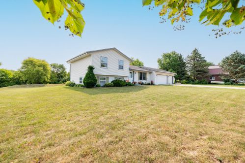 2895 Farview Dr, Richfield, WI 53076-9712