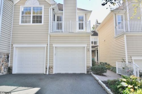 40 Springholm Dr, Berkeley Heights NJ  07922-2729 exterior
