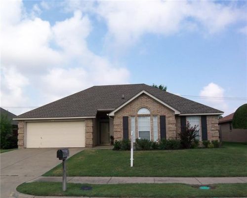 7725 Pear Tree Ln, Fort Worth, TX 76148-1333