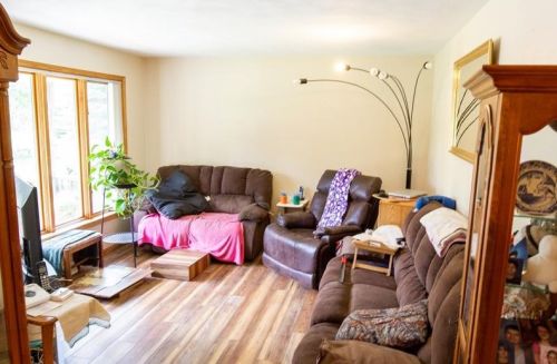 822 Delta St, Cleveland, WI 53015-1582