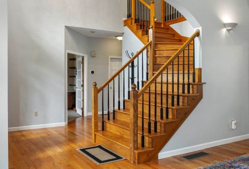 12 Karen Ln, Salem, NH 03079-2240
