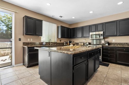 35815 Elizabeth Ln, Wildomar CA 92595-7853 exterior