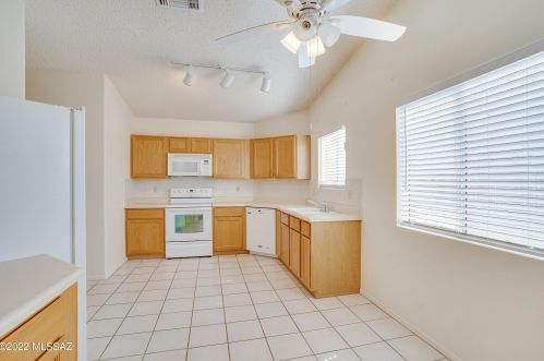 8756 Eagle Creek Dr, Tucson AZ  85730-5709 exterior