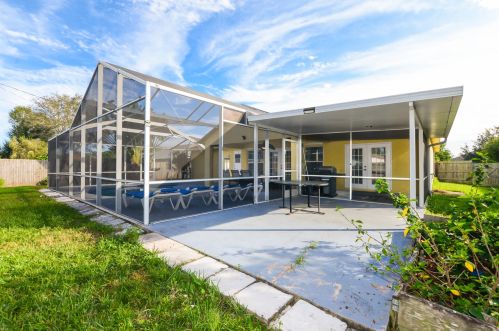 325 Gulfstream Ave, Fort Pierce FL 34983-1219 exterior