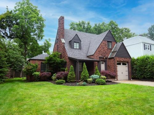 1022 Parkview Dr, New Kensington, PA 15068-5302