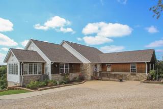 999 Swisher View Dr, Swisher, IA 52338-9545