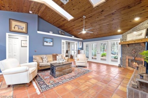 561 20th Ave, Naples FL  34120-3372 exterior