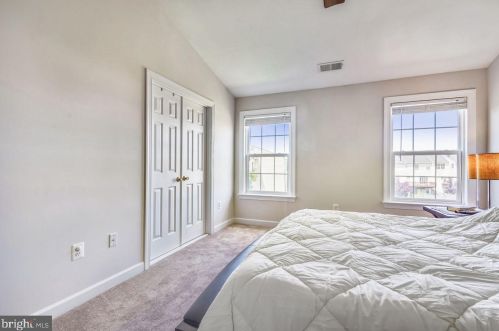 6102 Popes Creek Pl, Haymarket VA  20169-5421 exterior