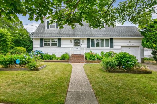 2115 Wantagh Park Dr, North Wantagh, NY 11793-4100