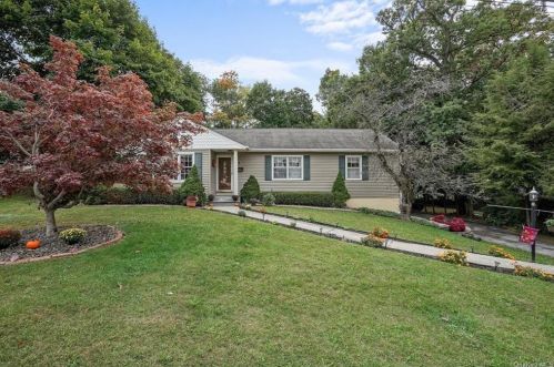 12 Tamara Ln, Cornwall, NY 12518-1616