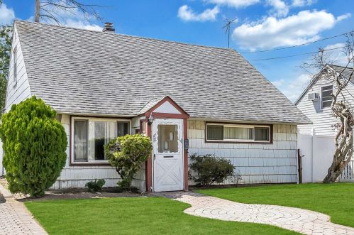 815 Merillon Ave, Westbury, NY 11590-6110