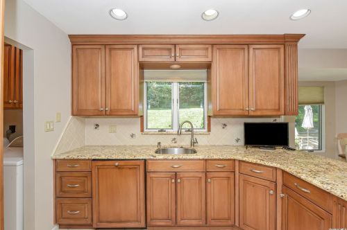 80 Stonehurst Ln, Huntington Station NY  11746-7934 exterior