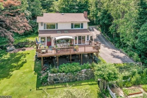 25 Darmstatter Rd, Skyline Lakes NJ  07456-1301 exterior