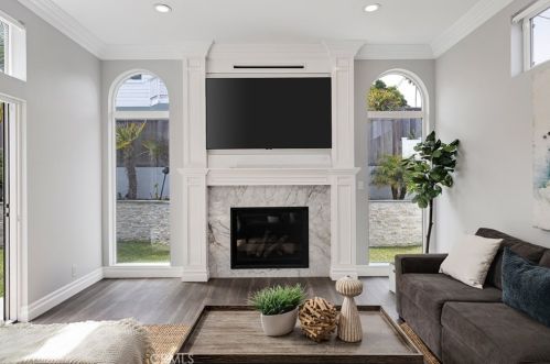 1336 1st St, Manhattan Beach CA  90266-6902 exterior