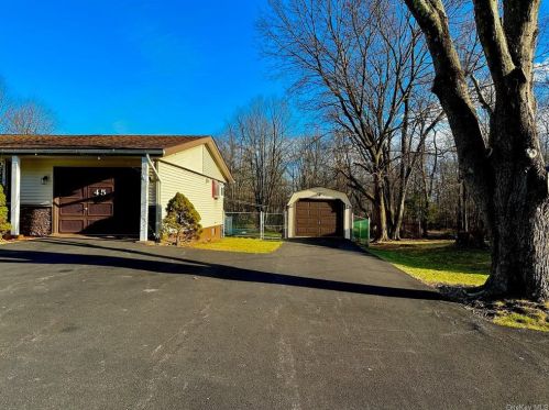 45 Eisenhower Dr, Middletown NY  10940-4543 exterior