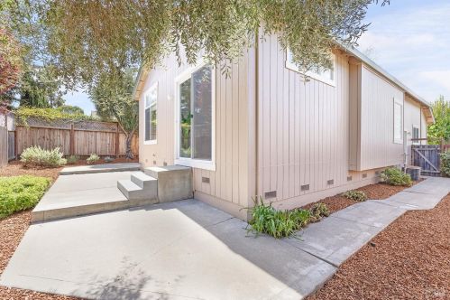 5518 Rainbow Cir, Santa Rosa CA  95409-4376 exterior