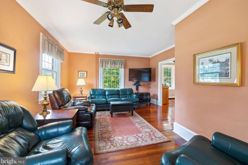 9 Montgomery Ave, Norristown, PA 19403-3237