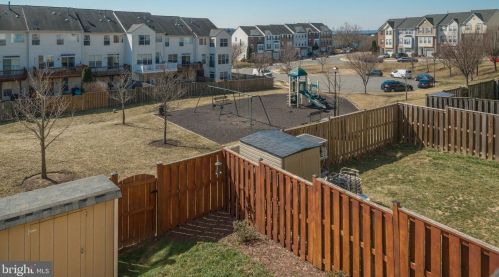 533 Legrace Ter, Leesburg VA  20176-1835 exterior