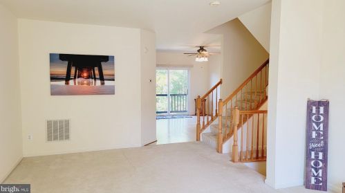 8844 Moat Crossing Pl, Bristow, VA 20136-1727