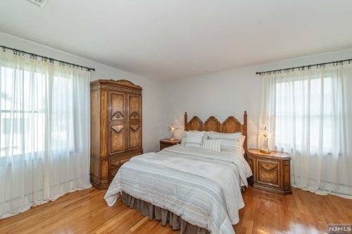 43 Elmhurst St, Elmwood Park NJ  07407-1320 exterior