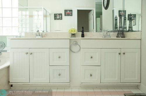 1903 180 Ter, Hollywood FL 33029-5173 exterior