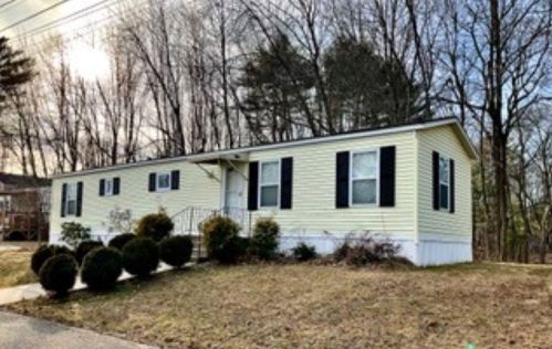 35 Rocks Rd, Seabrook NH  03874-4224 exterior